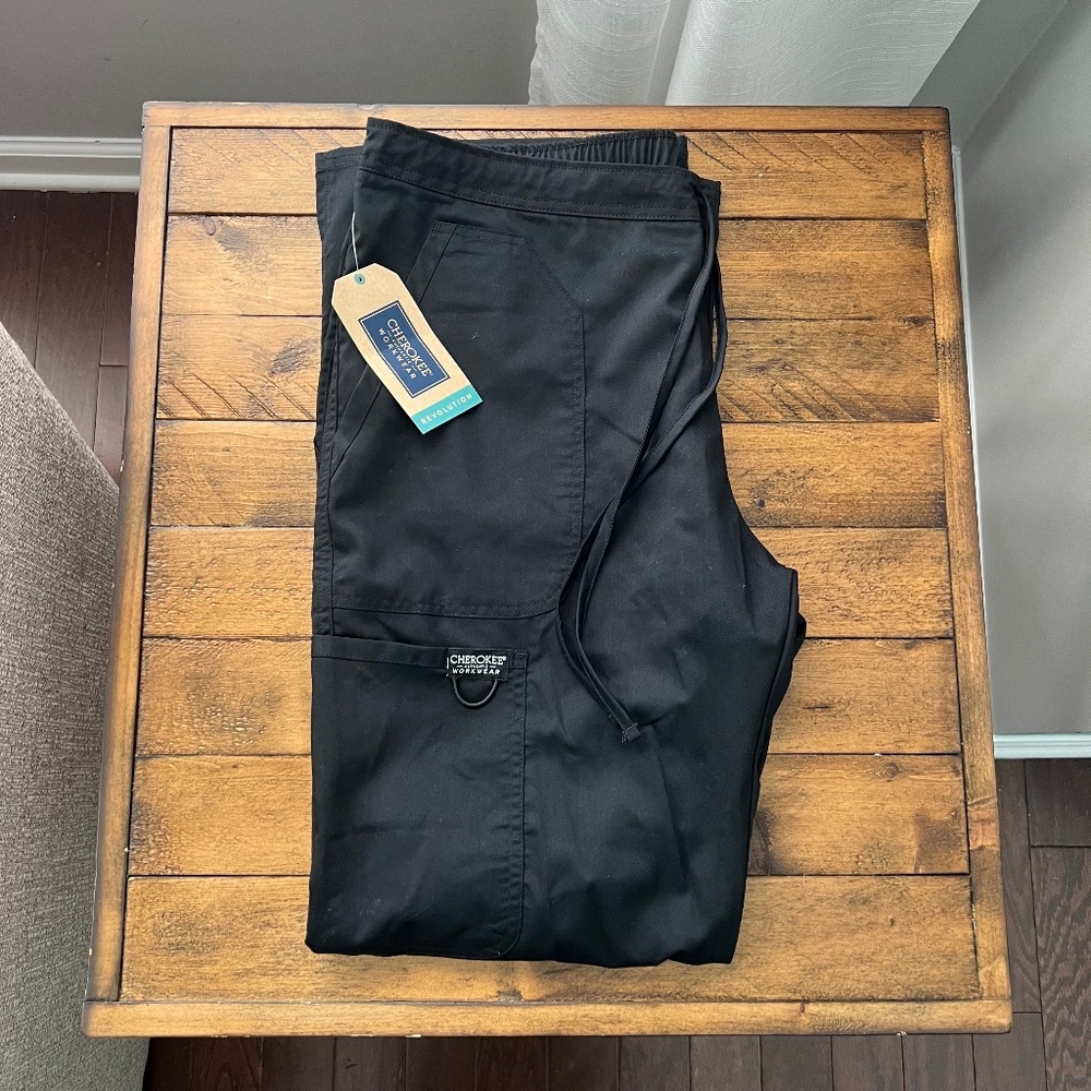 Cherokee Black Scrubs with Pockets - M